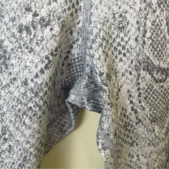 Nike x REVOLVE White Snake Print High Waist Zip Front Leggings SZ Medium - Picture 13 of 15